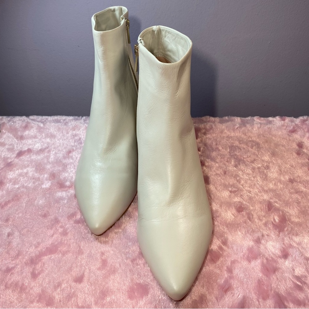 📍NWOT📍TARYN ROSE KITTEN HEEL POINTED HEEL ANKLE BOOT IN CHALK WHITE